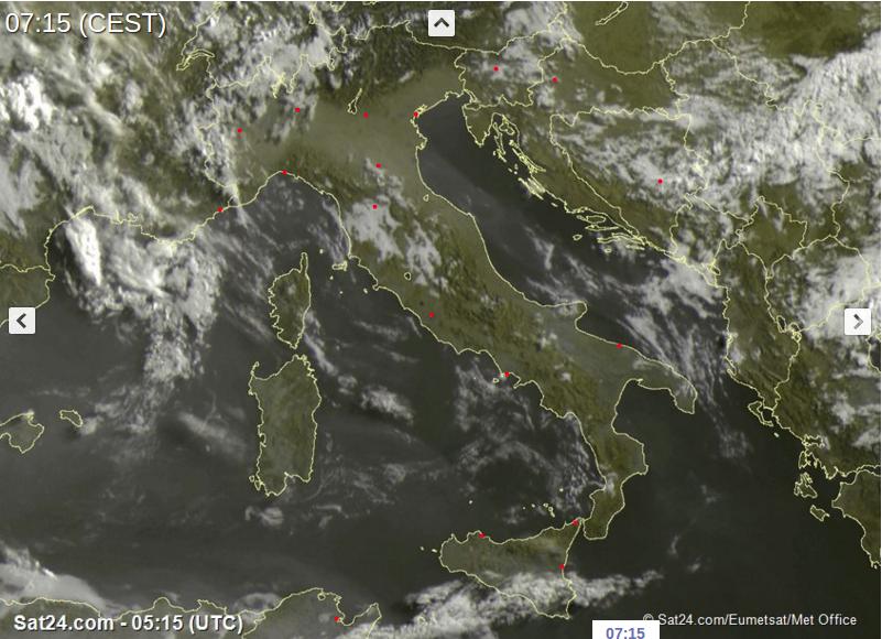 Tempo in atto: stabile e soleggiato al mattino, temporali e acquazzoni al pomeriggio su diverse zone d'Italia - sat24.com