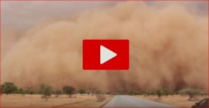 Incredibile tempesta di sabbia in Africa: in un attimo è notte fonda