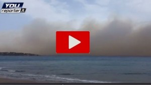 Tempesta di sabbia in Sicilia: attimi di paura sulla spiaggia