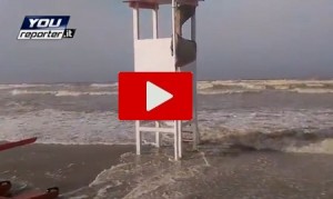 Scirocco in Romagna: una violenta mareggiata su tutta la costa