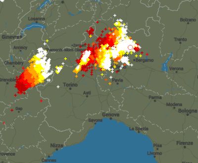 La mappa delle scariche elettriche registrate nelle ultime 3 ore al Nord Ovest - blitzortung.org