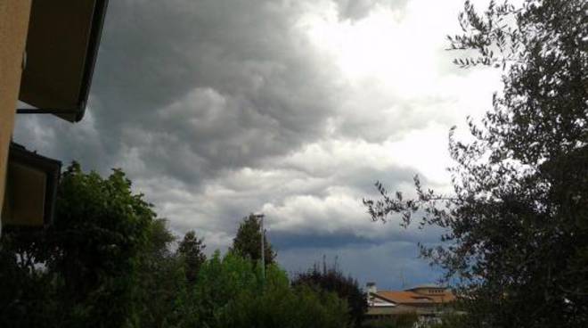 Meteo: instabile sul Nord Italia con acquazzoni e temporali sparsi, più asciutto al Centro-Sud con nubi in transito - bergamonews.it