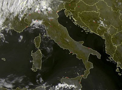 Tempo in atto: sole al mattino su gran parte d'Italia, nel pomeriggio temporali diffusi al Nord e zone interne del CentroSud - sat24.com