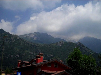 Meteo: sole e caldo intenso su coste e pianure, locali temporali pomeridiani sui rilievi alpini e appenninici