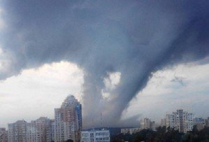 Lo spettacolo delle scud clouds nei cieli dell’Ucraina
