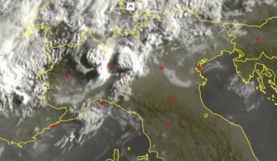 Immagine satellitare che mostra l'attività temporalesca diffusa sulle aree alte aree pianeggianti e settori prealpini di Piemonte e Liguria - sat24.com