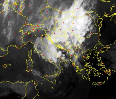 Frame satellitare della sera di oggi 15 luglio 2016 - il maltempo persiste sulle coste adriatiche centro-meridionali