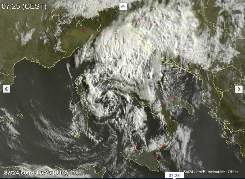 Vortice sul Tirreno ben visibile dal satellite - sat24.com
