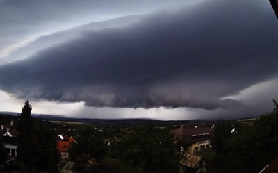 Supercella in timelapse ecco la magnifica tempesta che si è abbattuta in Ungheria