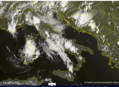 Frame satellitare maltempo di oggi 24 luglio 2016 , ore 16:55 locali. Sat24.com