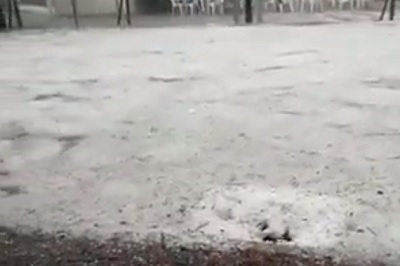 Grandine intensa in Piemonte a Verbania strade ricorperte dal ghiaccio