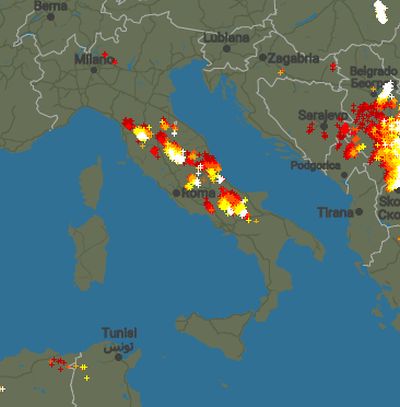 I temporali presenti alle ore 20 sull'Italia - fonte: Blitzortung