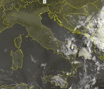 Frame satellitare di questa mattina sull'Italia - fonte: Sat24.com