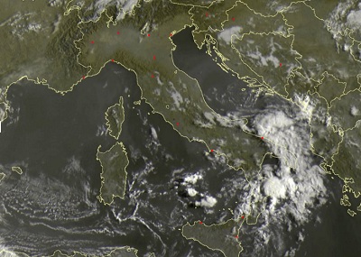 Tempo in atto: piogge e temporali al Sud, migliora altrove salvo residua instabilità sui rilievi - sat24.com