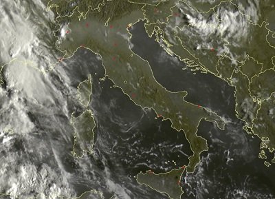 Tempo in atto: residua instabilità pomeridiana su Alpi e Appennino, peggiora in nottata da Ovest - sat24.com