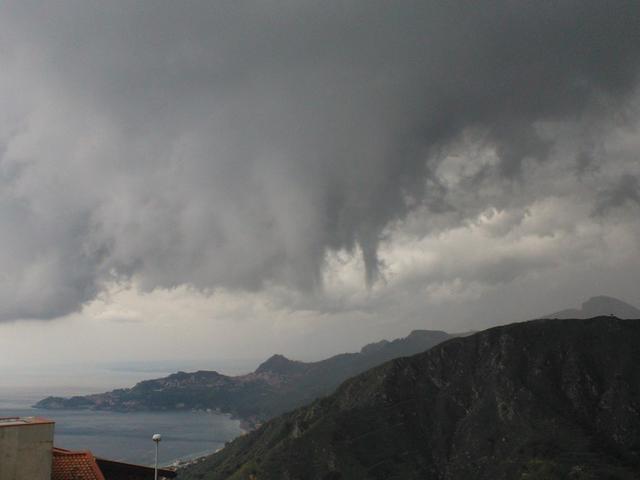 Meteo Italia: instabilità diffusa a causa della goccia fredda, nei prossimi giorni nuova fase di maltempo da Nord a Sud - protcivile.blogspot.com