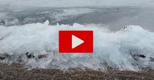 Lago Baikal: ecco lo spettacolo dell’onda di cristalli di ghiaccio