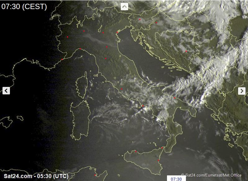 Tempo in atto: instabile al Sud con residue piogge specie al pomeriggio, più asciutto e soleggiato altrove con temperature in calo - sat24.com