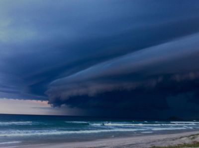 Meteo Italia: intense correnti sciroccali attraversano il Paese determinando condizioni di tempo fortemente instabile al Nord Ovest. Questa sera migrazione dei fenomeni più intensi verso Est 14 ottobre 2016 - Fonte: nbweathershots.com