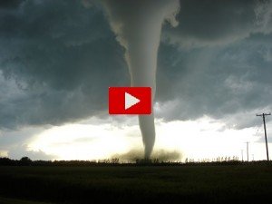 Paura negli Stati Uniti: violento tornado arriva sulla costa