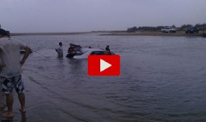 Mini tsunami travolge decine di persone su una spiaggia del Brasile