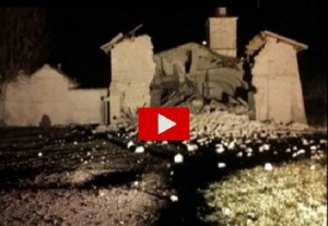 Terremoto Centro Italia: gli attimi del crollo della facciata di una chiesa a Norcia