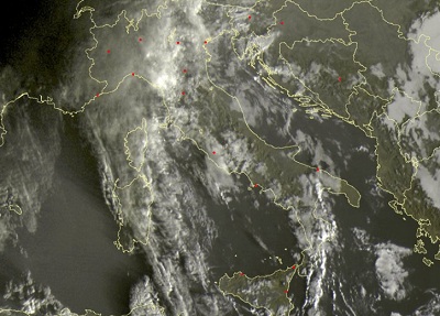 Tempo in atto: maltempo al Nord-Ovest, variabile sul resto d'Italia e locali piogge al Sud
