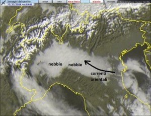 Immagine satellitare relativa a questa mattina con zoom sul Nord Italia per mostrare le nebbie che dominano la scena su gran parte della Pianura Padana ad eccezione del Veneto. Fonte : http://www.centrometeolombardo.com/sat/