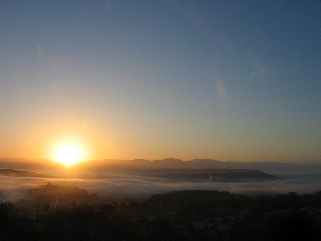 Meteo: segnali di cambiamento nei prossimi giorni per l'Italia, cede l'alta pressione con possibile fase di maltempo dopo il weekend - meteovalleditria.it