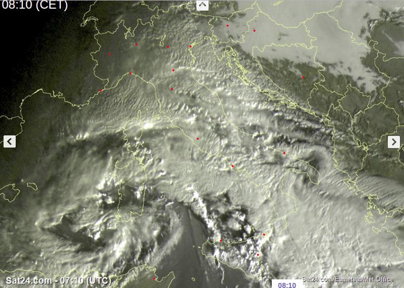 Molte nuvole sull'Italia e vortice depressionario posizionato ad ovest della Sardegna visibile dal satellite - sat24.com Molte nuvole sull'Italia e vortice depressionario posizionato ad ovest della Sardegna visibile dal satellite - sat24.com