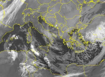Tempo in atto: nuvolosità medio-alta in transito al Centro-Sud, residue piogge sulla Sardegna 22 dicembre 2016