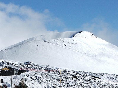 Bufera di neve sull'Etna fiocchi accompagnati da forti venti in quota sulla Sicilia