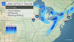 Accumuli di neve (in pollici) e condizioni di criticità attese nella giornata di Venerdi nelle regioni attorno ai Grandi Laghi. Fonte: http://m.accuweather.com/en/weather-news/lake-effect-snow-to-produce-localized-whiteouts-prior-to-new-years-eve/70000417