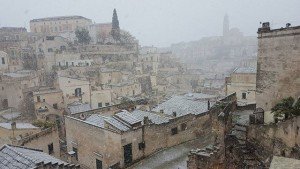Matera sotto una nevicata questa mattina.