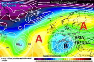 L'Ipotesi a lungo termine di ECMWF00z con la formazione di una zona di alta pressione sulla Scandinavia e l'Isolamento di una circolazione depressionaria a carattere freddo sul Mediterraneo.