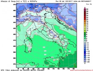Temperature previste alla quota di 925hpa la mattinata di Domenica, notare come maggior parte dell'aria fredda nei bassi strati venga schiacciata grazie alle correnti da nordest, sottovento all'Appennino Romagnolo, dove andranno concentrandosi i maggiori fenomeni.