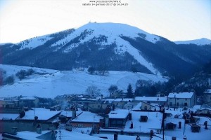 Situazione dalla webcam di Pescasseroli (AQ). Fonte: http://www.pescasserolionline.it/webcam/webcamm.jpg