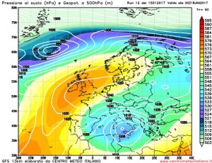 Sinottica prevista per la metà della settimana in arrivo a scala Europea, notare come il Mediterraneo venga interessato da un afflusso freddo orientale richiamato da un area di bassa pressione al sud Italia, arrecante una forte e persistente fase di Maltempo.