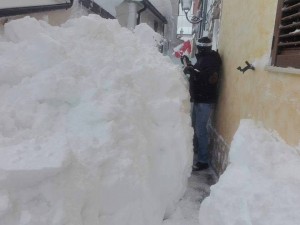 Impressionante accumulo nevoso a Villa Celiera (PE) Fonte: Meteo Chieti Abruzzo