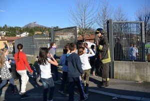 Scuole evacuate dopo il sisma: A Roma studenti nelle aree di raccolta e la metro chiusa
