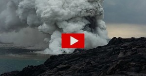 Un pezzo di Hawaii è crollato in mare dopo un’eruzione vulcanica: il video shock