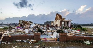 Danni e case distrutte al passaggio di un forte tornado in Georgia. Fonte: http://www.tgcom24.mediaset.it/mondo/foto/georgia-tornado-devastante-nel-weekend_3008408-2017.shtml