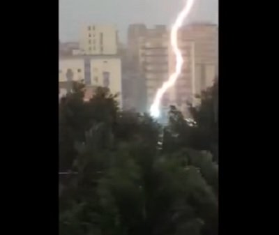 Maltempo Sicilia paura a Sciacca, dove un fulmine ha colpito un semaforo