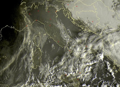 Tempo in atto: residue piogge sull' Italia meridionale, prevalentemente stabile e soleggiato altrove