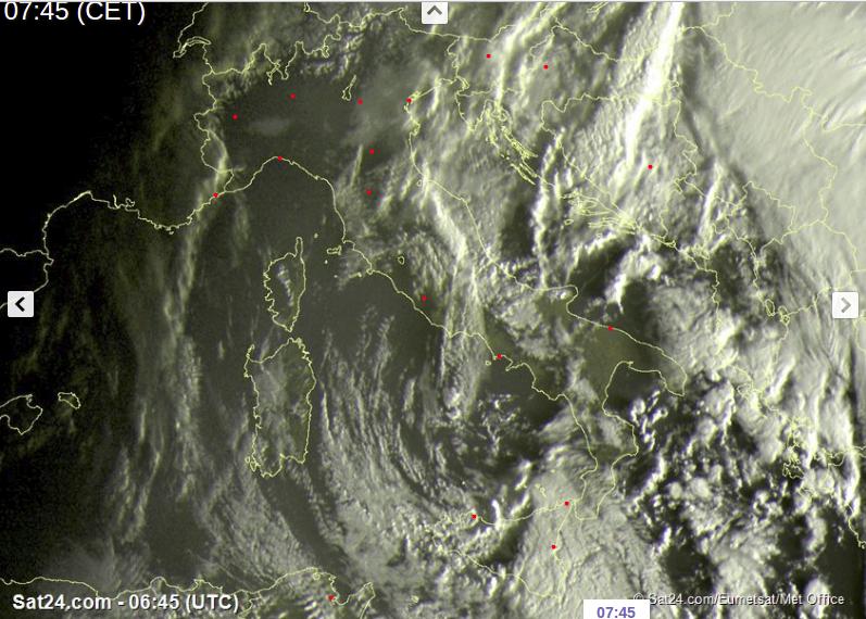 Tempo in atto: miglioramento al Nord e lungo il Tirreno, ancora piogge sparse su adriatiche e Sud con neve sull'Appennino - sat24.com