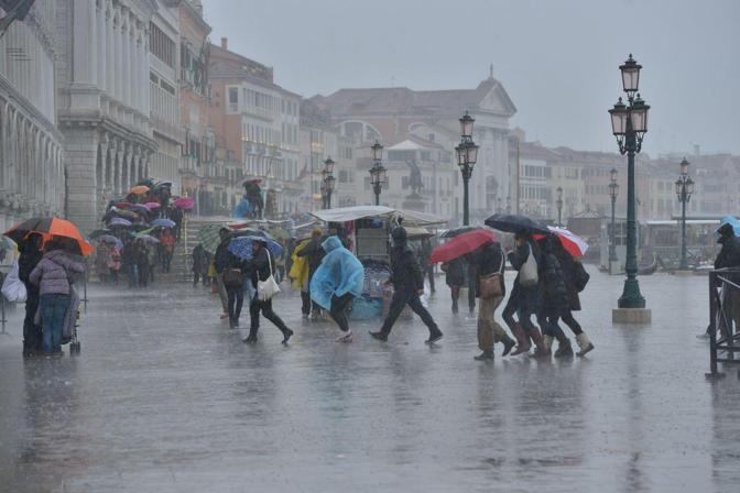 MALTEMPO. Fenomeni anche intensi in arrivo nelle prossime ore soprattutto su Toscana, Umbria e Lazio - inmeteo.net MALTEMPO. Fenomeni anche intensi in arrivo nelle prossime ore soprattutto su Toscana, Umbria e Lazio - inmeteo.net