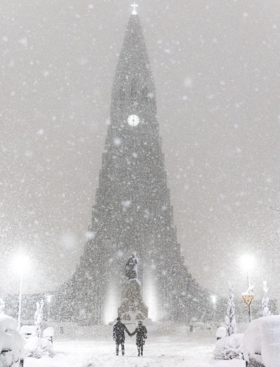 Chiesa di Hallgrímskirkja durante la forte nevicata del 26 Febbraio. Foto di : Gunnar Freyr Gunnarsson - Icelandic Explorer Via Severe Weather Europe.