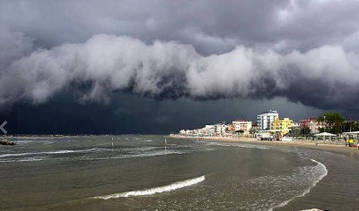 METEO WEEKEND: intensa ondata di maltempo sull' Italia con piogge, temporali e neve sulle Alpi