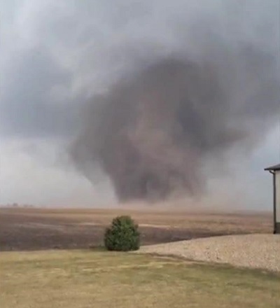 Tornado negli Stati Uniti un enorme vortice ha toccato terra a Washburn, in Illinois