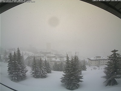 Nevicata in atto a Sestriere (TO). Fonte: http://www.meteo-system.com/stazioni/sestriere/sestriere.jpg